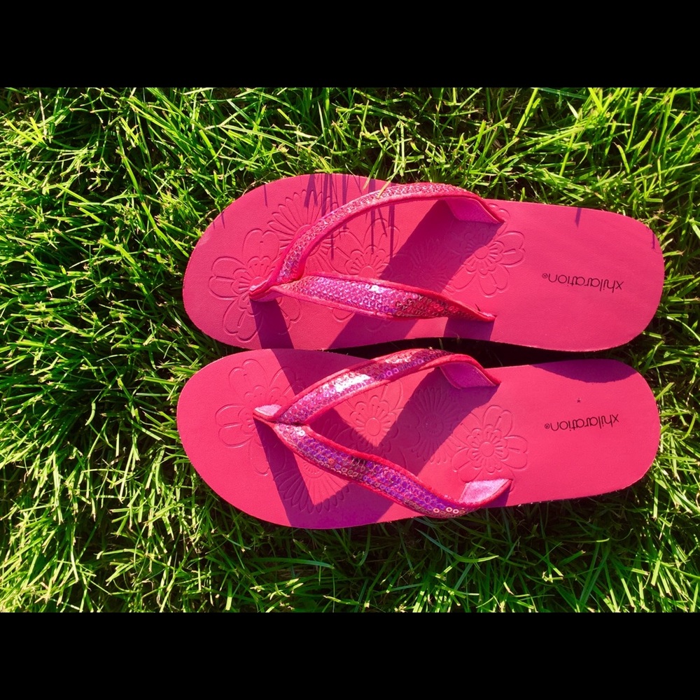 Xhilaration flip flops